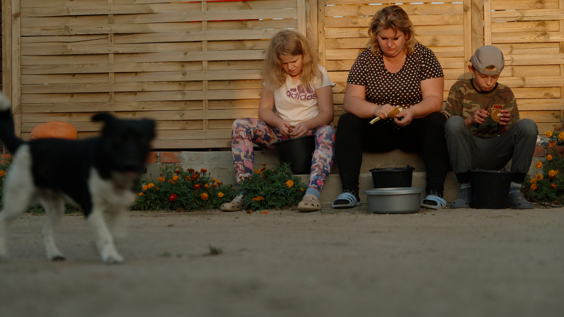 Du betrachtest gerade Agata allein zu Haus – Alltag einer Pendler-Familie in Polen